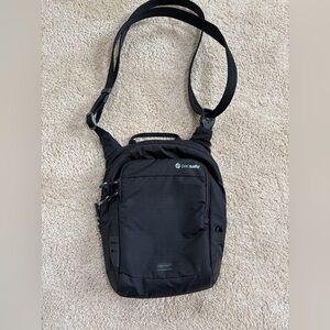 Pacsafe Venturesafe GII – Anti-Theft Sling Bag